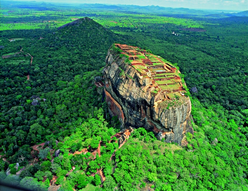 SRI LANKA - &quot;Splendeurs du Sri Lanka&quot; (page 198-199)