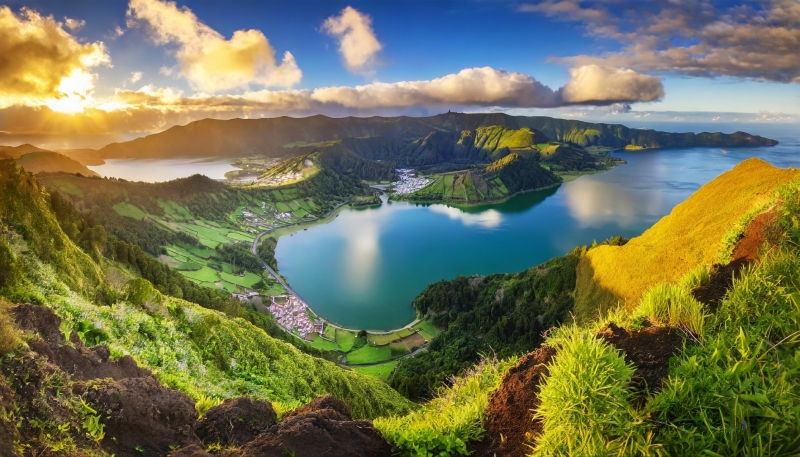 PORTUGAL - ACORES - &quot;Sao Miguel, merveille de l&#039;Atlantique&quot; - p.320-321